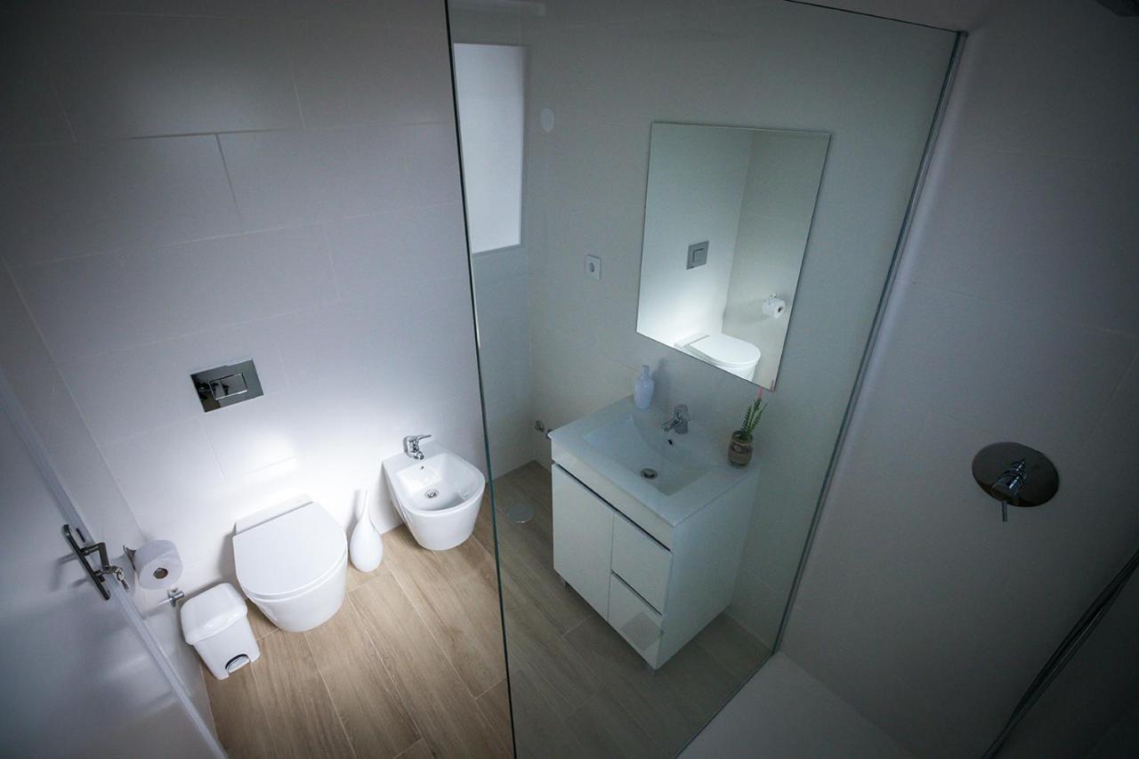 Ponta Delgada Guest House 2 Arrifes Екстер'єр фото