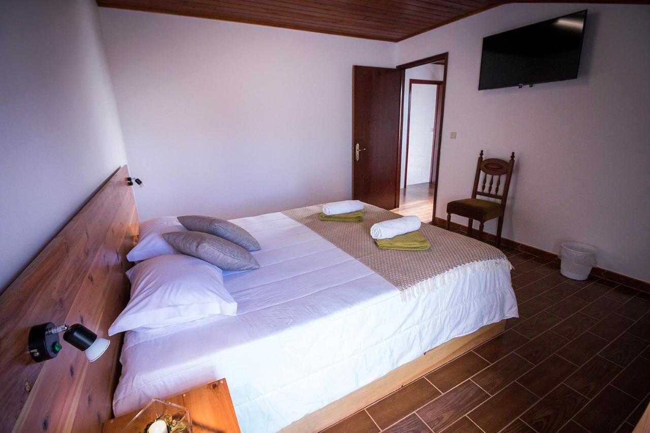 Ponta Delgada Guest House 2 Arrifes Екстер'єр фото